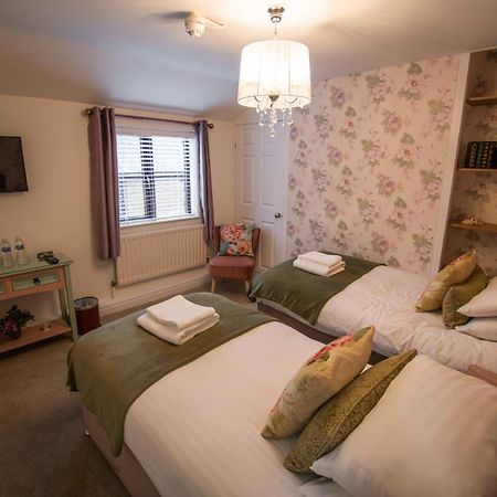Hotel Royal George à Great Easton  Extérieur photo