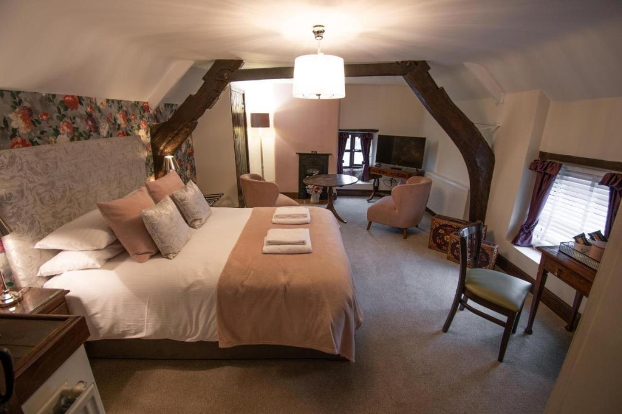 Hotel Royal George à Great Easton  Extérieur photo
