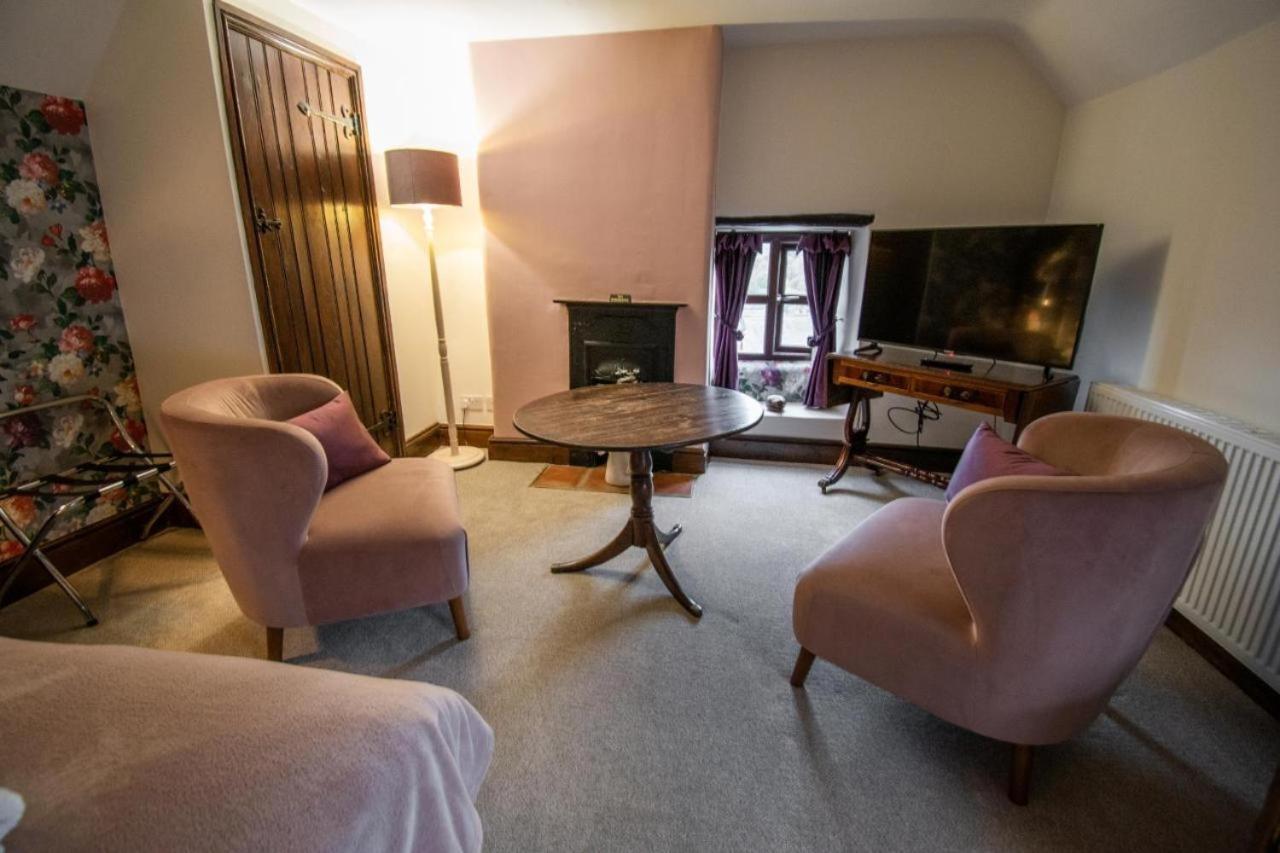 Hotel Royal George à Great Easton  Extérieur photo