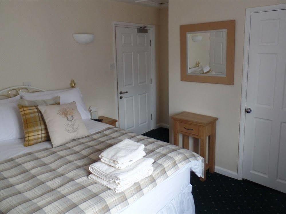 Hotel Royal George à Great Easton  Extérieur photo